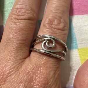 Silver plated Swirl/wave Ring. Size 9?